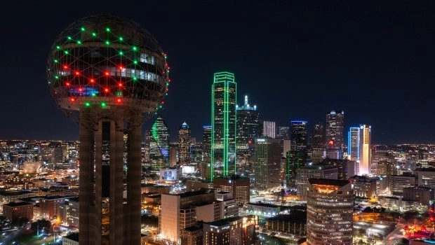 Reunion Tower Holiday Guide